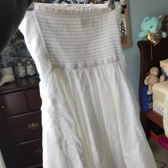 Abercrombie and Fitch White strapless dress - Picture 3 of 6
